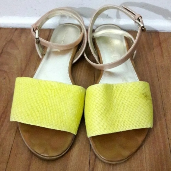 Tommy Hilfiger Shoes - 🦋 Tommy Hilfiger Twlaila Yellow Leather Sandals